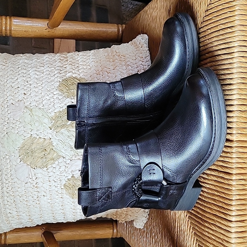 NWOT, Zodiac Fiera ankle boots, black, size 5M